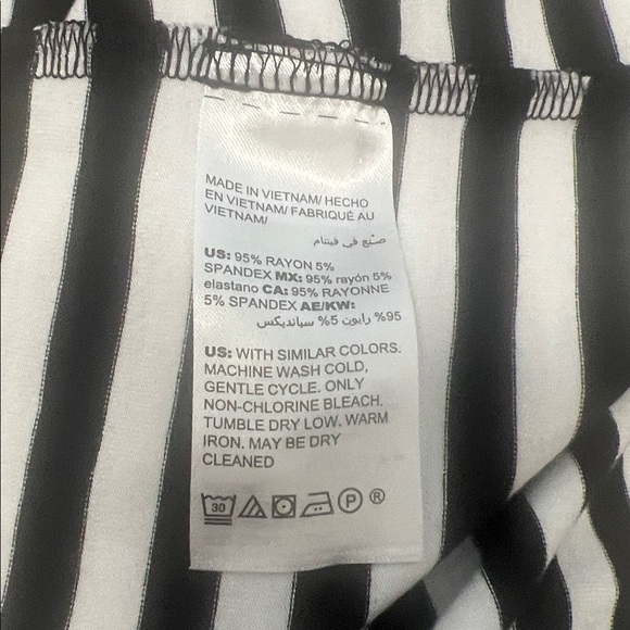 Black and White Striped Short Sleeve Tee - Picture 6 of 7